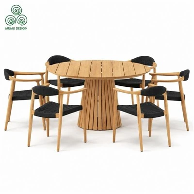 Outdoor-Tisch aus Massivholz
